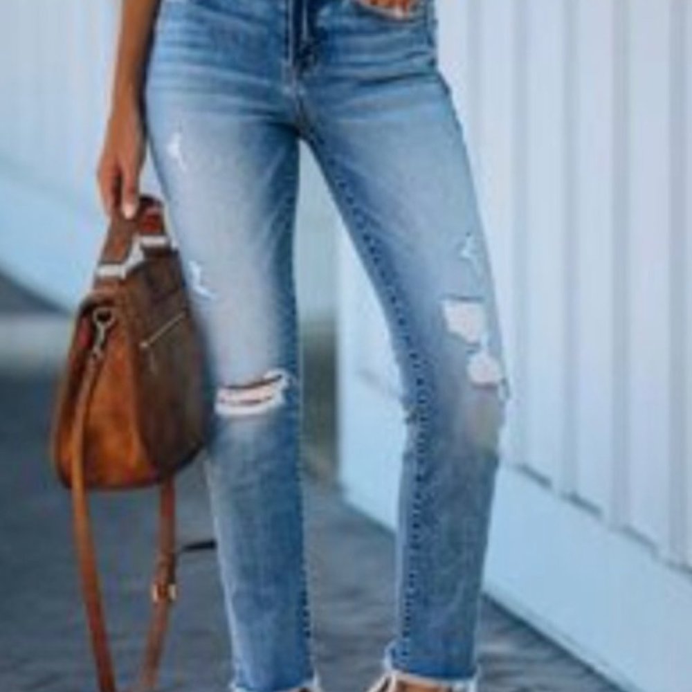 Vervet High Rise Medium Wash Distressed Stretchy Straight Leg Jeans Size 29 EUC